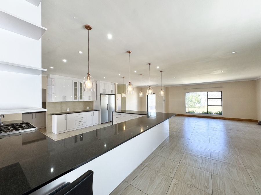 4 Bedroom Property for Sale in Pearl Bay Western Cape